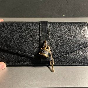 Chloe Abby Wallet Blac W/ Padlock Detail